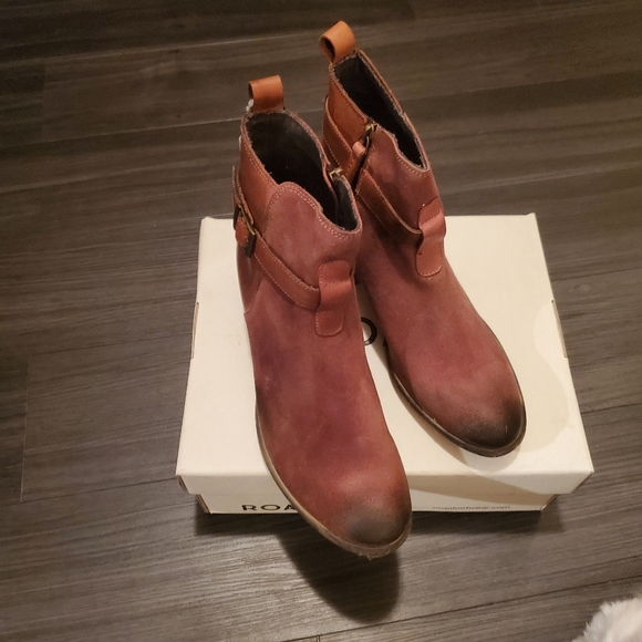 ROAN by Bed Stu Uma Dark Tan Block Heel Leather Booties Flaunting a side… - Picture 4 of 10